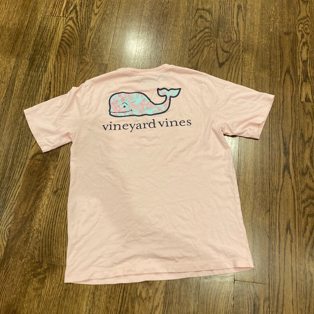 Pink short sleeve vineyard vines shirt large
